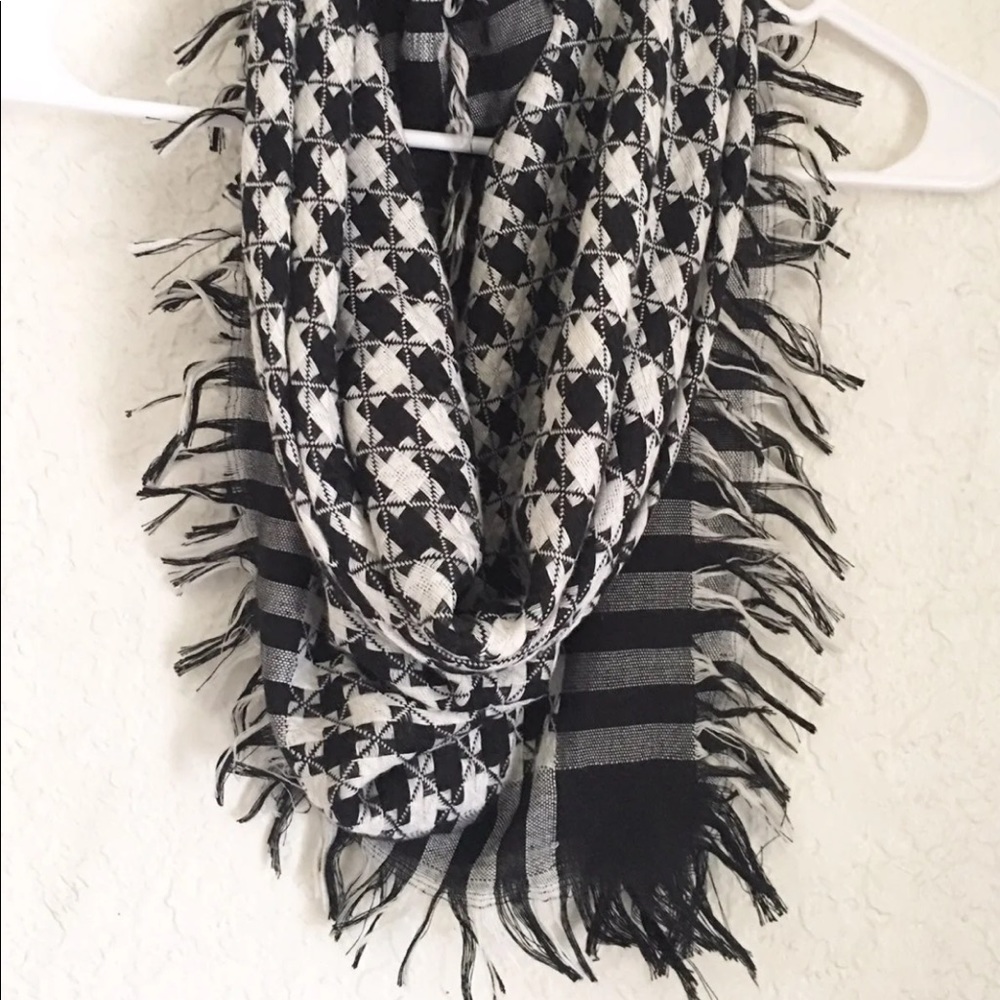 Fringe scarf